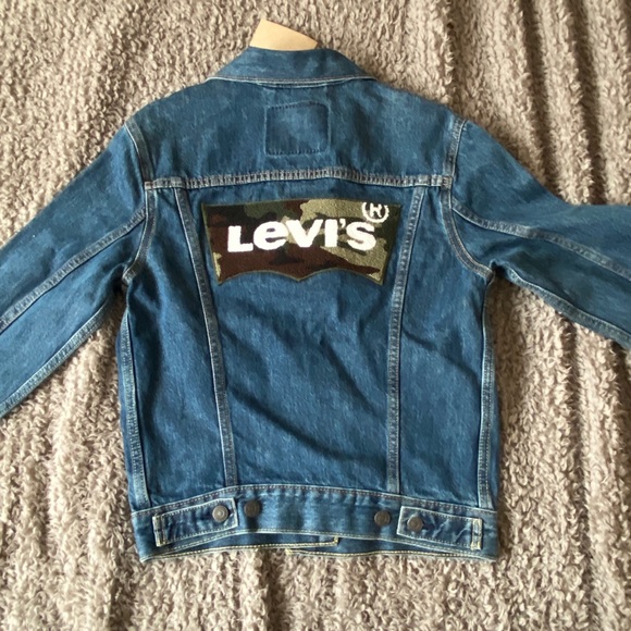 Jean jacket - Picture 1 of 3
